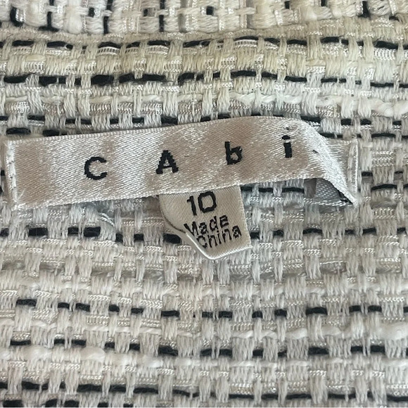 CAbi Static One Button Tweed Blazer 10 - Picture 4 of 12